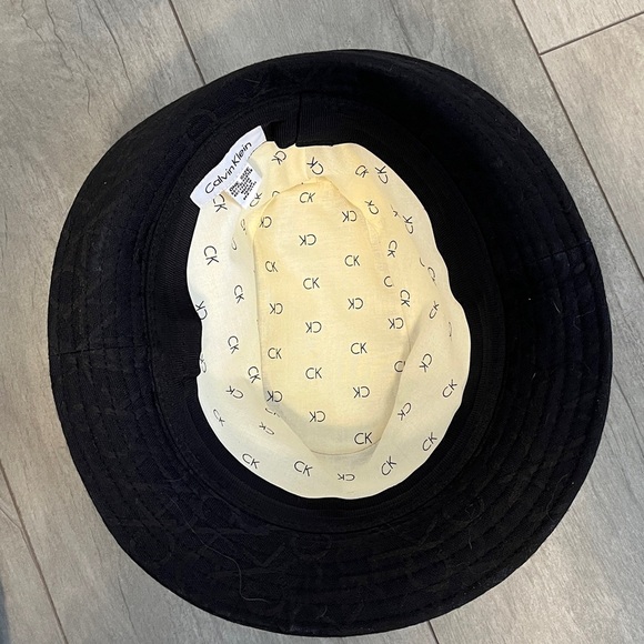 Calvin Klein NWOT Black Monogram Fedora Hat, 24" - Picture 6 of 8